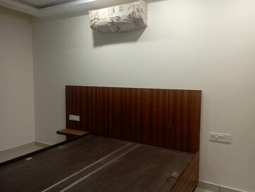 Bedroom in 3 BHK Builder Floor at Sector 42 – for Rent