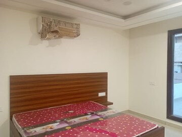 Bedroom in 3 BHK Builder Floor at Sector 42 – for Rent