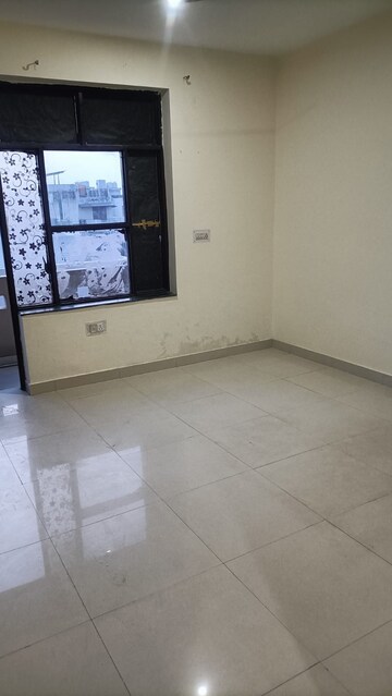 Room in 1 BHK Builder Floor at Sector 46 – for Rent