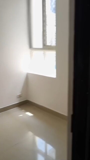 Room in 3 BHK Apartment at Gaur City 2 - 11th Avenue, Sector 16c Greater Noida – for Rent
