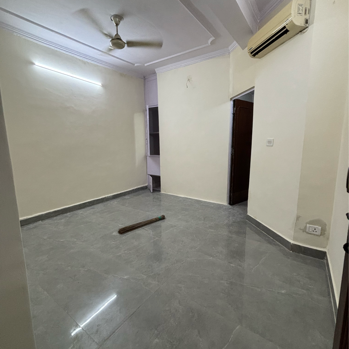 1 BHK + Servant Room Builder Floor For Rent in Anupam Garden