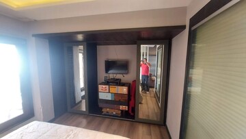 Room in 2 BHK Apartment at Andheri West – for Rent