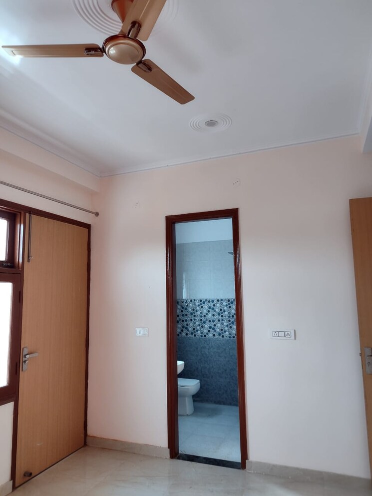 undefined, sector 38 3 Bedroom 200 Sq.Yd. Builder Floor In Sector 38 Gurgaon 9133964