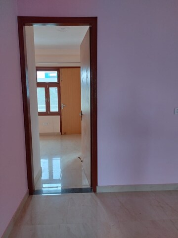 Room in 3 BHK Builder Floor at Sector 38 – for Rent