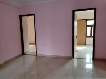 Room in 3 BHK Builder Floor at Sector 38 – for Rent