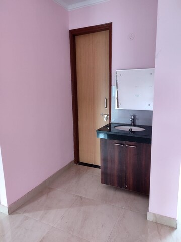 Room in 3 BHK Builder Floor at Sector 38 – for Rent