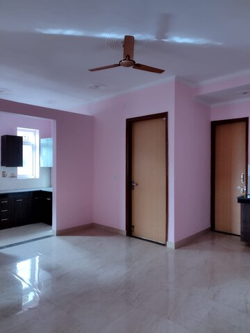 Room in 3 BHK Builder Floor at Sector 38 – for Rent