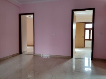 Room in 3 BHK Builder Floor at Sector 38 – for Rent