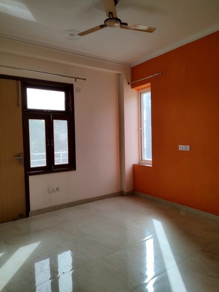 Room, sector 38 3 Bedroom 200 Sq.Yd. Builder Floor In Sector 38 Gurgaon 9133964