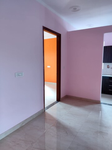 Room in 3 BHK Builder Floor at Sector 38 – for Rent