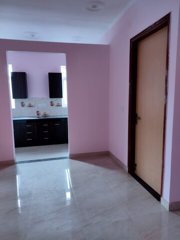 Room in 3 BHK Builder Floor at Sector 38 – for Rent