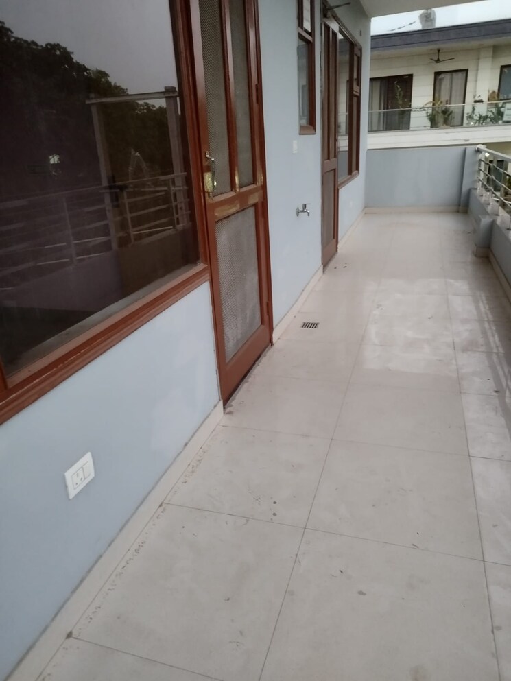 Balcony, sector 38 3 Bedroom 200 Sq.Yd. Builder Floor In Sector 38 Gurgaon 9133964