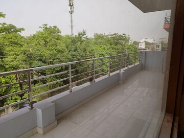 Balcony in 3 BHK Builder Floor at Sector 38 – for Rent