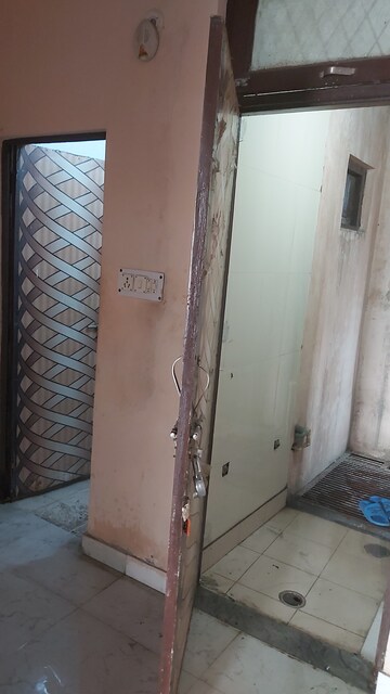 Furnished Amenities in 1.5 BHK Builder Floor at Mayur Vihar – for Rent