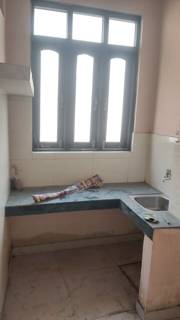 Furnished Amenities in 1.5 BHK Builder Floor at Mayur Vihar – for Rent
