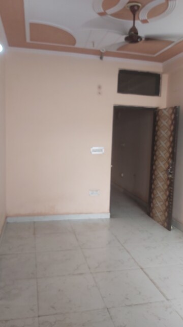 Furnished Amenities in 1.5 BHK Builder Floor at Mayur Vihar – for Rent