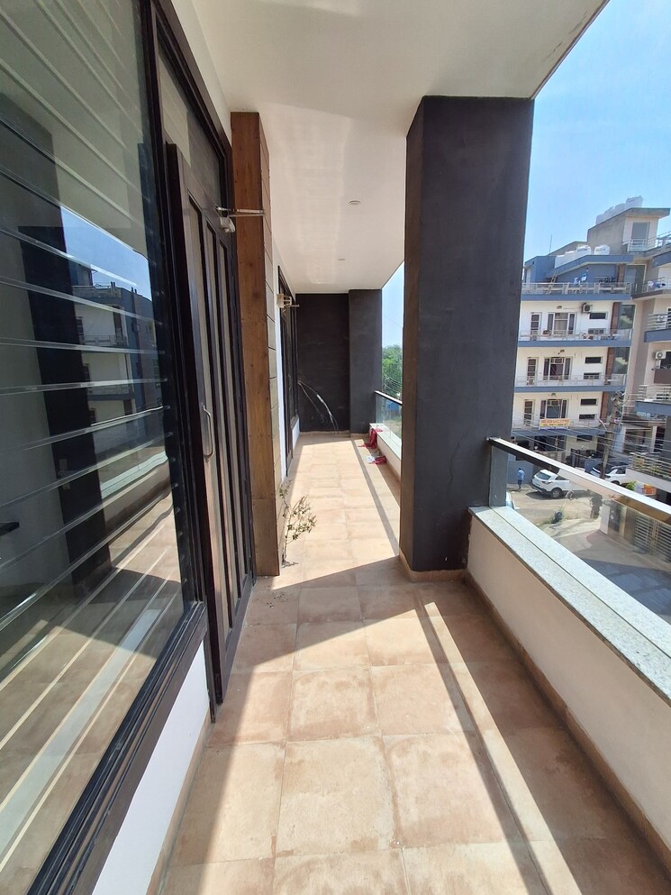 Balcony, sector 38 3 Bedroom 260 Sq.Yd. Builder Floor In Sector 38 Gurgaon 9133973
