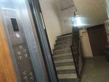 Staircase in 3 BHK Builder Floor at Sector 43 – for Rent