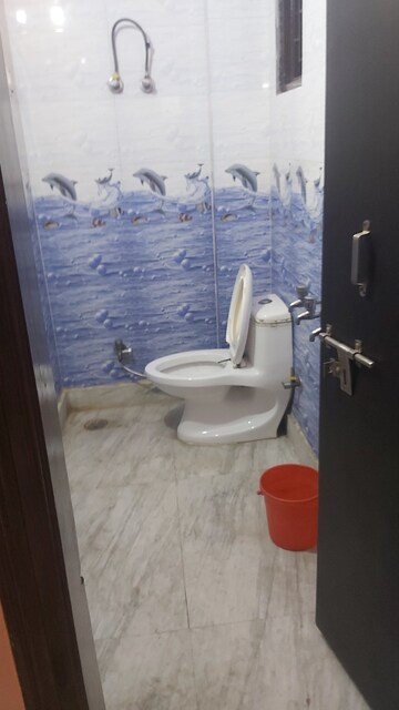 Bathroom in 2.5 BHK Builder Floor at Mayur Vihar – for Rent