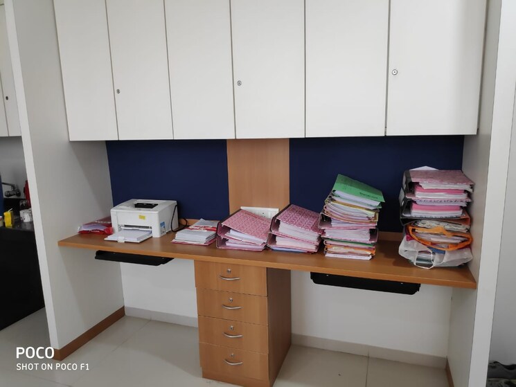 Team Area, paras-business-center Commercial Office Space 295 Sq.Ft. In Borivali East Mumbai 9134005