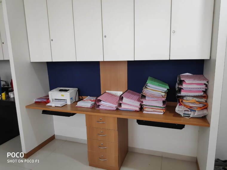 Team Area, paras-business-center Commercial Office Space 295 Sq.Ft. In Borivali East Mumbai 9134005