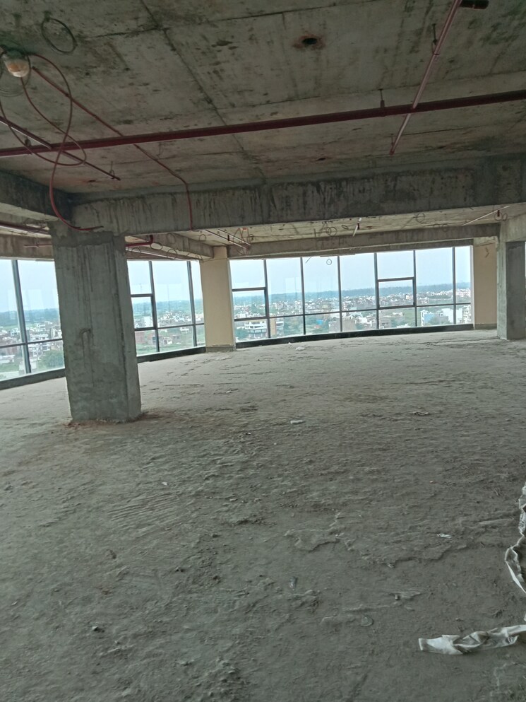  Parking, mahesh-crescent-heights Commercial Office Space in IT/SEZ 2000 Sq.Ft. In Amar Shaheed Path Lucknow 9134023