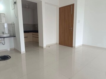 Room in 2 BHK Apartment at Majestique Signature Towers, Balewadi – for Rent