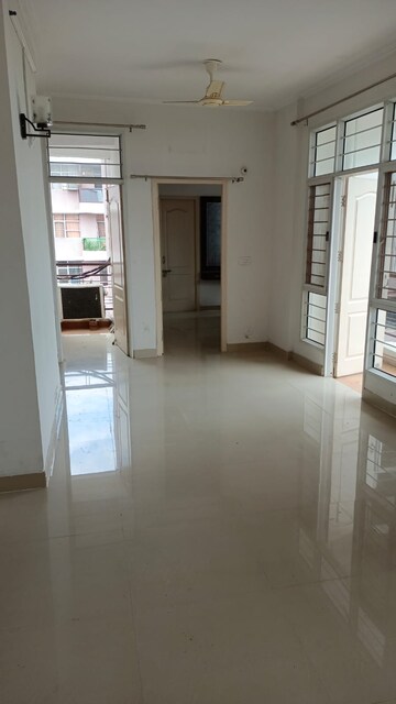 Room in 2 BHK Apartment at Eldeco Saubhagyam, Vrindavan Yojna – for Rent