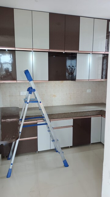Team Area in 2 BHK Apartment at Eldeco Saubhagyam, Vrindavan Yojna – for Rent