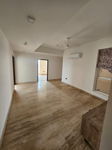 Room in 4 BHK Builder Floor at Sector 31 – for Rent