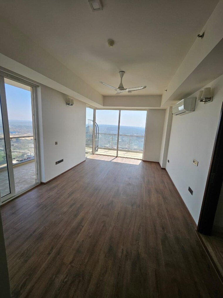 Room, sector 31 4 Bedroom 2500 Sq.Ft. Builder Floor In Sector 31 Gurgaon 9134073