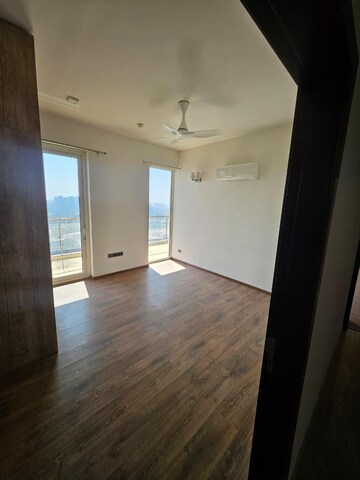 Room in 4 BHK Builder Floor at Sector 31 – for Rent