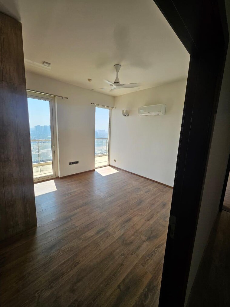 Room, sector 31 4 Bedroom 2500 Sq.Ft. Builder Floor In Sector 31 Gurgaon 9134073