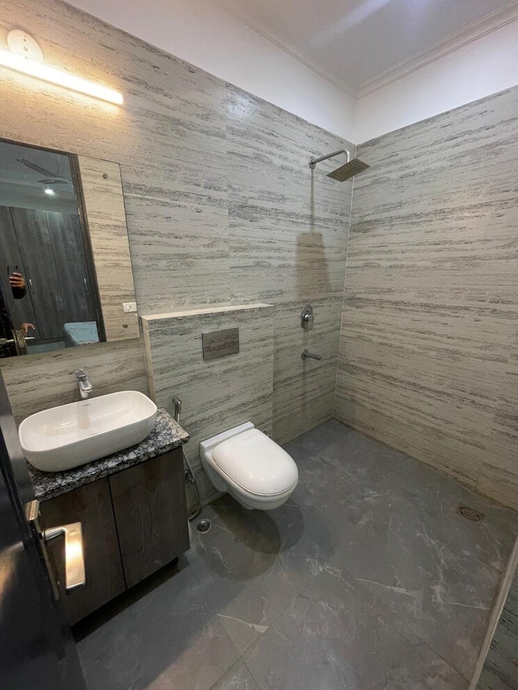 Bathroom, sector 40 2 Bedroom 1409 Sq.Ft. Builder Floor In Sector 40 Gurgaon 9134080
