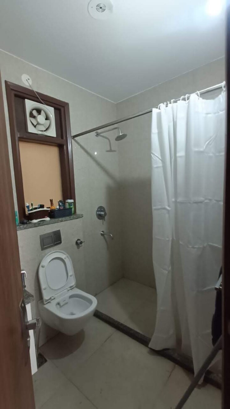 Bathroom, sector 43 3 Bedroom 2700 Sq.Ft. Builder Floor In Sector 43 Gurgaon 9134083