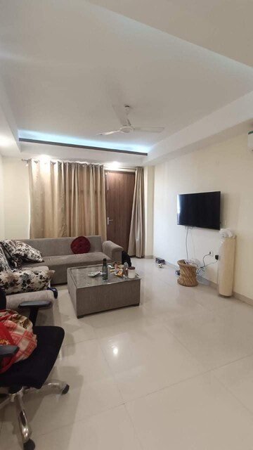 Living Room in 3 BHK Builder Floor at Sector 43 – for Rent