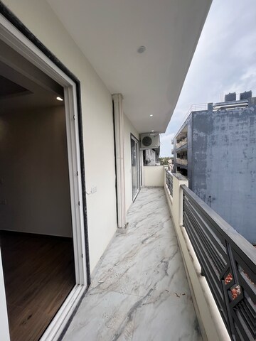 Balcony in 3 BHK Builder Floor at Sector 43 – for Rent