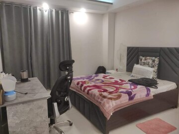 Bedroom in 3 BHK Builder Floor at Sector 43 – for Rent