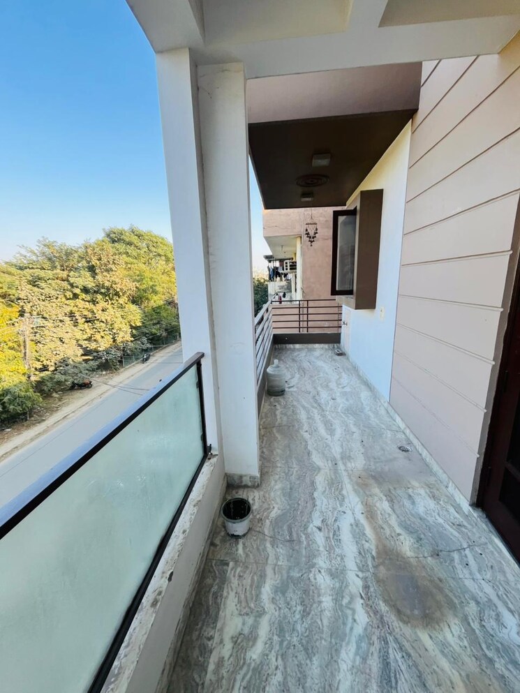 Balcony, sector 46 1 Bedroom 750 Sq.Ft. Builder Floor In Sector 46 Gurgaon 9134092