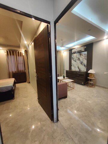 Living Room in 1.5 BHK Builder Floor at Sarvapriya Vihar – for Rent