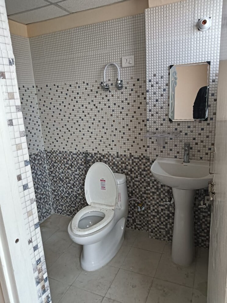 Bathroom, mehak-jeevan 3 Bedroom 1245 Sq.Ft. Apartment In Raj Nagar Extension Ghaziabad 9134244