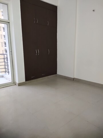 Furnished Amenities in 3 BHK Apartment at Assotech Windsor Court, Sector 78 – for Rent