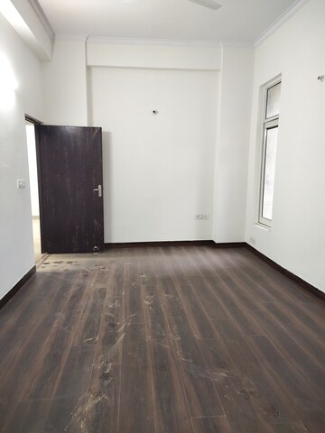 Furnished Amenities in 3 BHK Apartment at Assotech Windsor Court, Sector 78 – for Rent
