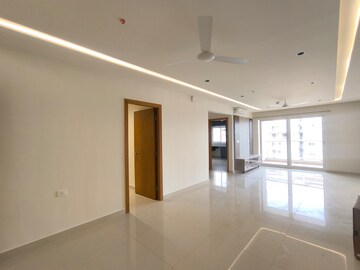 Room in 4 BHK Apartment at Jayabheri The Peaks, Narsingi – for Rent