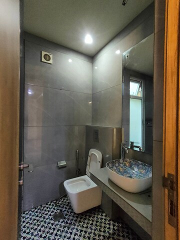 Bathroom in 4 BHK Builder Floor at South City 1 – for Rent