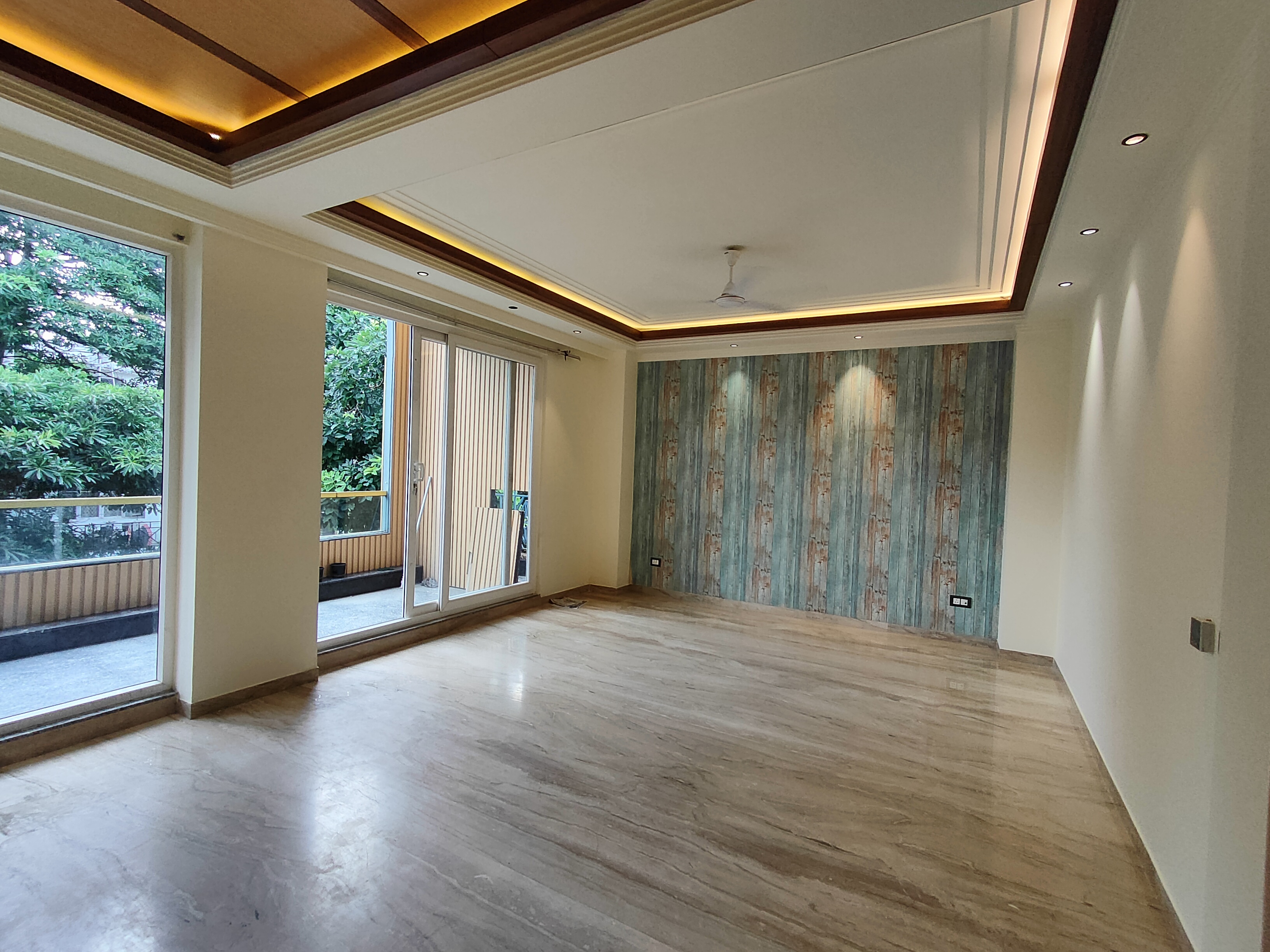 4 BHK + Servant Room Builder Floor For Rent in South City 1