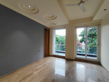 Room in 4 BHK Builder Floor at South City 1 – for Rent