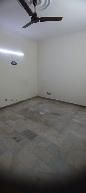 Room in 2 BHK Builder Floor at Ashok Nagar – for Rent