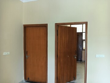 Room in 1 BHK Builder Floor at Sector 40 – for Rent
