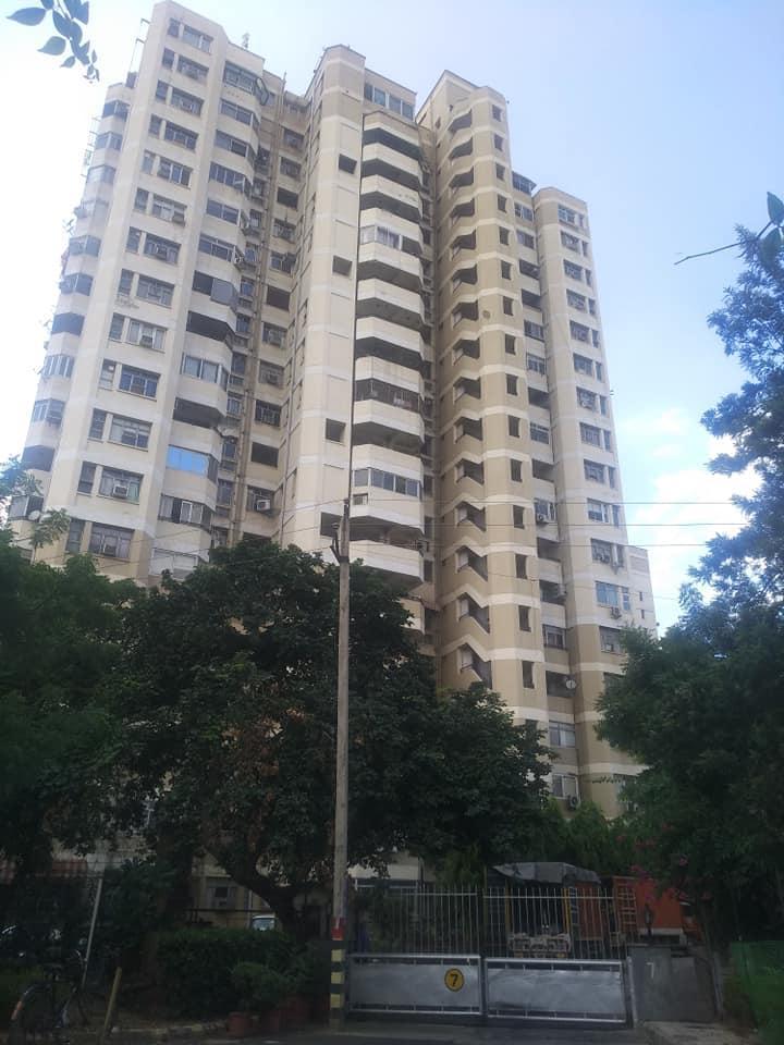2 BHK + Pooja Room Apartment For Rent in DLF Silver Oaks